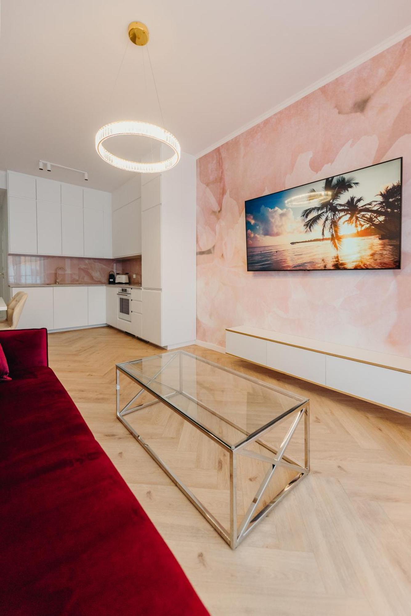 3 Bedrooms Premium Bella Rosa For 8 Guests With Ac And Underground Parking Rzeszow Exterior photo