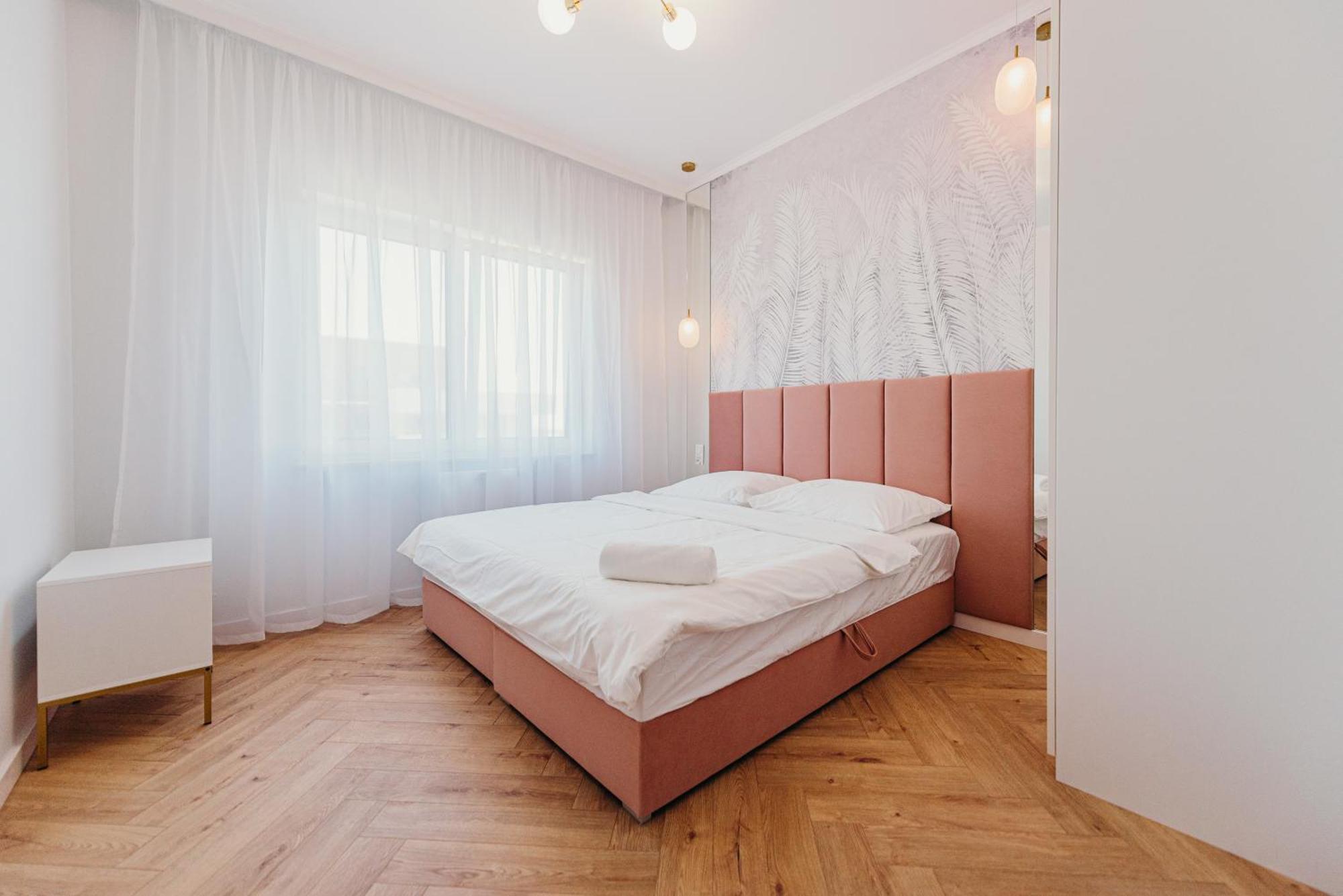 3 Bedrooms Premium Bella Rosa For 8 Guests With Ac And Underground Parking Rzeszow Exterior photo