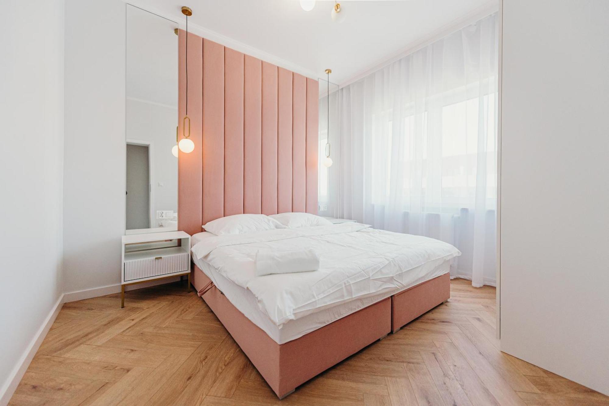 3 Bedrooms Premium Bella Rosa For 8 Guests With Ac And Underground Parking Rzeszow Exterior photo