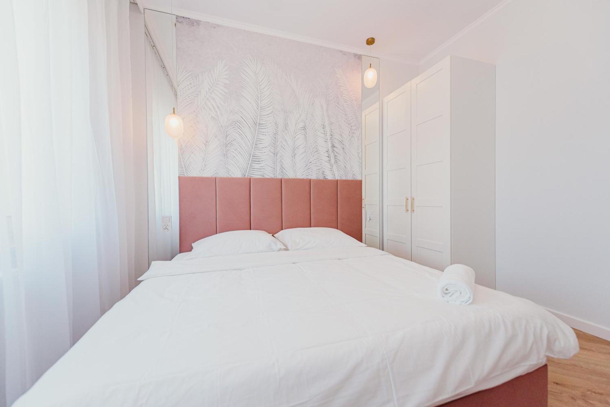 3 Bedrooms Premium Bella Rosa For 8 Guests With Ac And Underground Parking Rzeszow Exterior photo