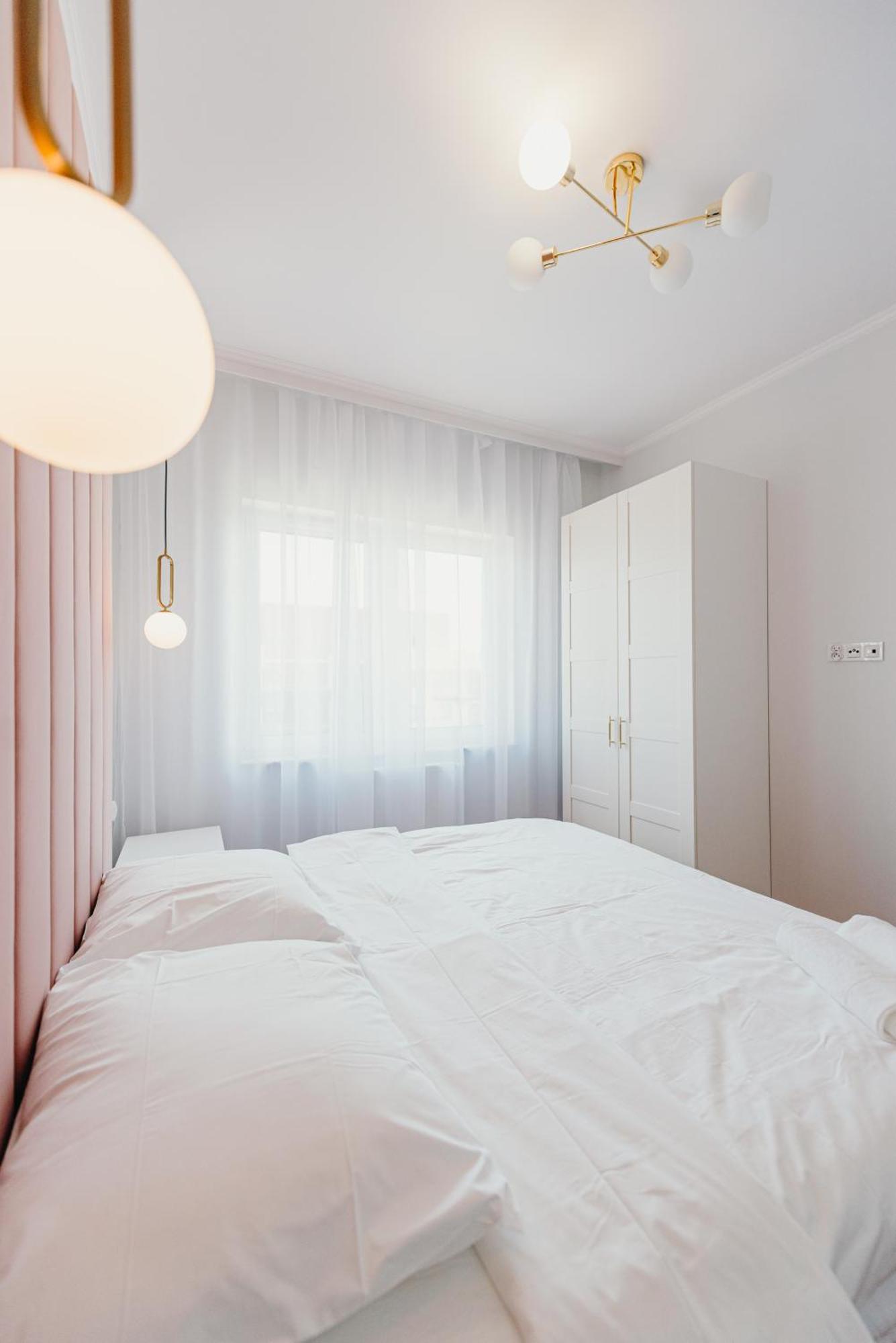 3 Bedrooms Premium Bella Rosa For 8 Guests With Ac And Underground Parking Rzeszow Exterior photo